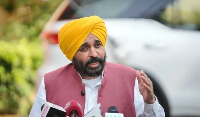 मुख्यमंत्री ने फिनलैंड जा रहे शिक्षकों से की बातचीत