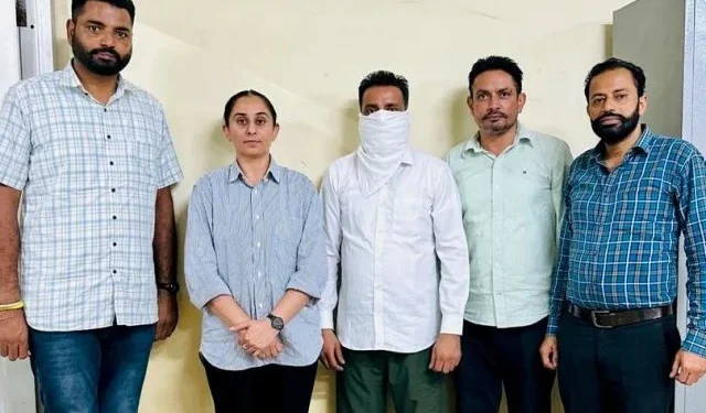 राजस्व पटवारी रिश्वत मामले में काबू