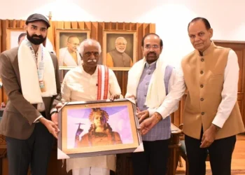 राज्यपाल ने H.C.S. अधिकारी विश्वजीत सिंह को किया सम्मानित