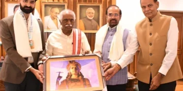 राज्यपाल ने H.C.S. अधिकारी विश्वजीत सिंह को किया सम्मानित