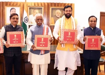 राज्यपाल व मुख्यमंत्री ने कॉफी टेबल बुक का किया अनावरण