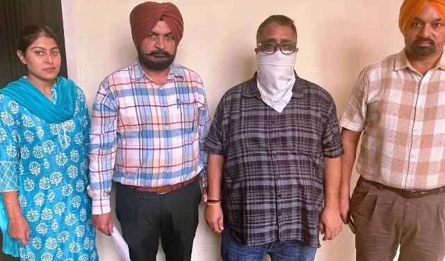 रिश्वत मामले में आबकारी विभाग का सेवादार गिरफ्तार