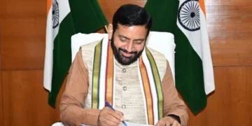 सीएम ने अपनी ज्वाइनिंग के साथ 25 हजार युवाओं को भी कराया नौकरी पर ज्वाइन