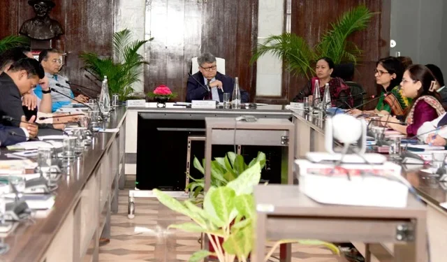 सीएस ने नीति आयोग के सामने रखे उत्तराखंड के मुद्दे