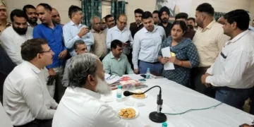 काम टालने वाले अफसरों को विज ने दे डाली तगड़ी डोज