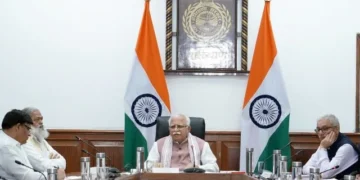केंद्रीय परियोजनाओं को समय पर लागू करें अधिकारी - मनोहर लाल