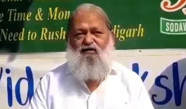 गाड़ियों के पीछे रिफ्लेक्टर लगाना हुआ जरूरी, विज ने दिए आदेश