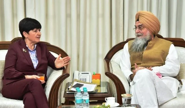 चेक गणराज्य की राजदूत ने स्पीकर से की मुलाकात