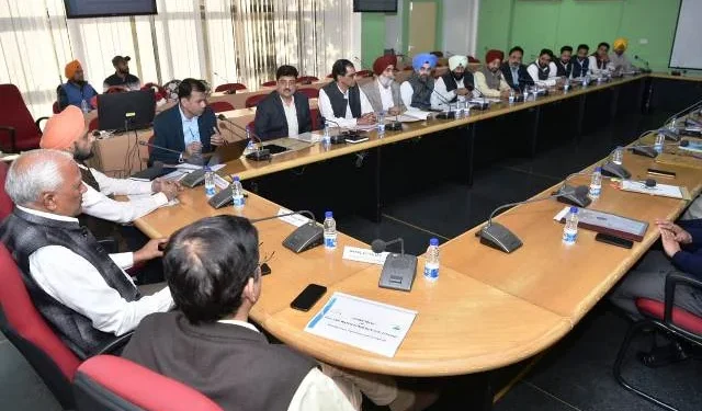 जल संरक्षण के लिए आधुनिक प्रणाली विकसित की जाए - मंत्री