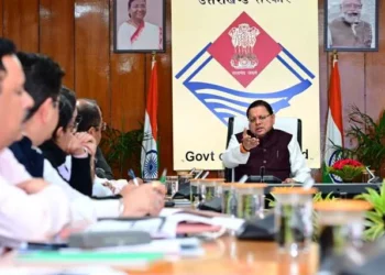 धामी ने जल जीवन मिशन की मीटिंग में लगाई अफसरों को फटकार