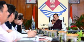 धामी ने जल जीवन मिशन की मीटिंग में लगाई अफसरों को फटकार