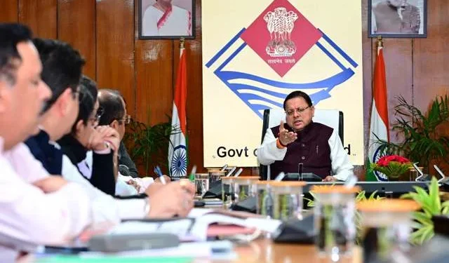 धामी ने जल जीवन मिशन की मीटिंग में लगाई अफसरों को फटकार