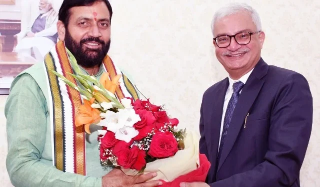 नवनियुक्त मुख्य सचिव विवेक जोशी ने की मुख्यमंत्री सैनी से मुलाकात