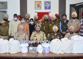 नशा और हथियारों की तस्करी करने वाले गिरोह का भंडाफोड़