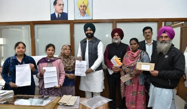 परिवहन मंत्री भुल्लर ने 17 नवनियुक्त कर्मचारियों को सौंपे नियुक्ति पत्र