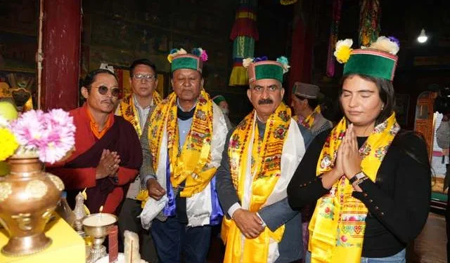 मुख्यमंत्री ने कल्पा में बालिका आश्रम का दौरा किया