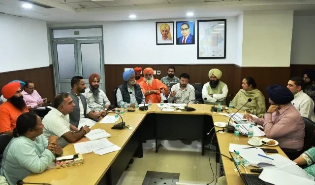 लोगों को बेहतर सुविधाएं देना सरकार की प्रमुख प्राथमिकता - मंत्री