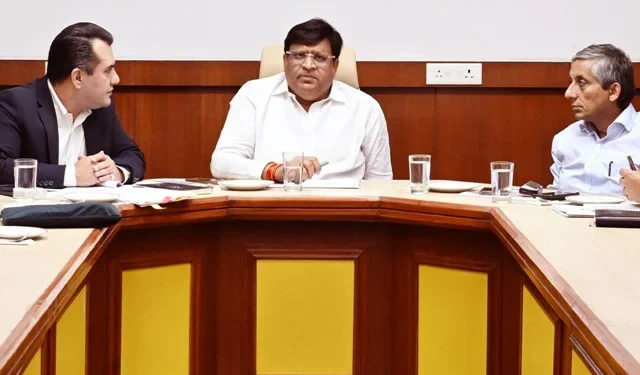 विकास कार्यों को जल्द पूरा करें अधिकारी - गोयल