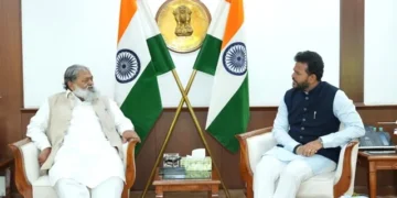 विज ने केंद्रीय नागरिक उड्डयन मंत्री नायडू से की मुलाकात