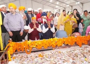 सीएम धामी ने गुरुद्वारा में मत्था टेका