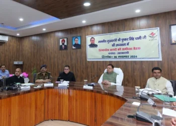 सीएम ने उत्तरकाशी में विकास योजनाओं की समीक्षा की