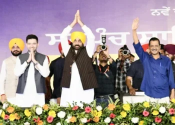 सीएम ने केजरीवाल की मौजूदगी में 10031 सरपंचों को शपथ दिलाई