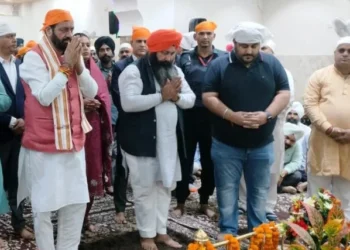 सीएम ने गुरुद्वारा सिंह सभा लाडवा में टेका माथा