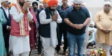 सीएम ने गुरुद्वारा सिंह सभा लाडवा में टेका माथा