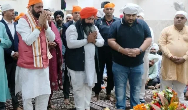 सीएम ने गुरुद्वारा सिंह सभा लाडवा में टेका माथा