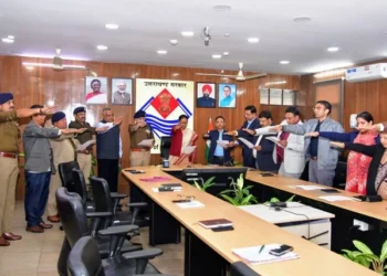 सीएस ने अधिकारियों को दिलाई संविधान की शपथ