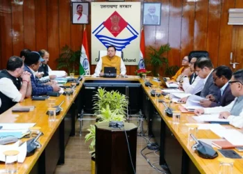 सौंग बांध परियोजना में तेजी लाएं अफसर - धामी