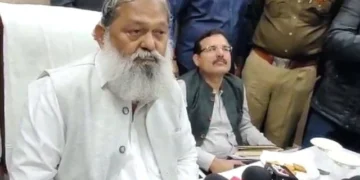 किसान बताए कि क्या इन्होंने दिल्ली से इजाजत ले ली है - विज