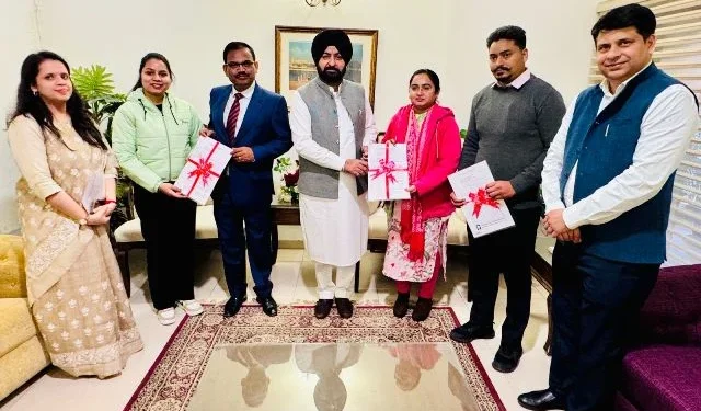 कैबिनेट मंत्री ने मिशन रोजगार के तहत नियुक्ति पत्र सौंपे