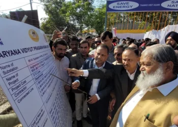 गांवों में घरों व ट्यूबवेल को मिलेगी सोलर पावर हाउस से बिजली - विज