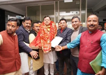 चार धाम तीर्थ पुरोहित महापंचायत के शिष्टमंडल ने की धामी से मुलाकात