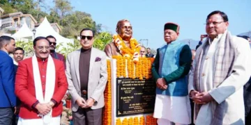 धामी ने किया स्व. अटल बिहारी वाजपेयी की मूर्ति का अनावरण