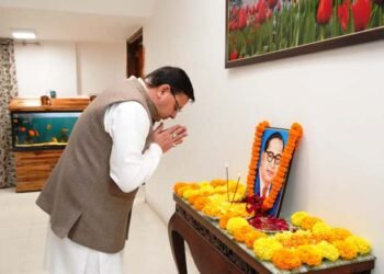 धामी ने डा. अंबेडकर को दी श्रद्धांजलि