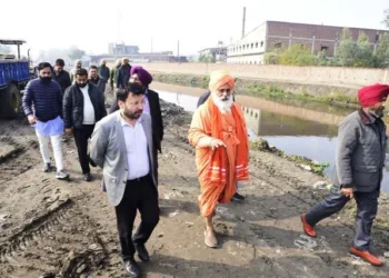 मंत्री डॉ. रवजोत सिंह और सांसद संत सीचेवाल ने 'बूढ़े दरिया' का दौरा किया