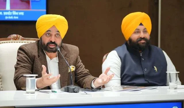 मुख्यमंत्री ने फिनलैंड से लौटे टीचरों से की चर्चा