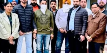 मोटर व्हीकल इंस्पेक्टर व अन्य रिश्वत लेते गिरफ्तार