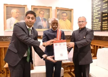 राज्यपाल ने सशस्त्र सेना झंडा दिवस पर वीरों को श्रद्धांजलि अर्पित की