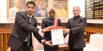 राज्यपाल ने सशस्त्र सेना झंडा दिवस पर वीरों को श्रद्धांजलि अर्पित की