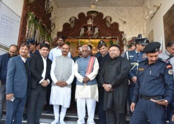 राज्यपाल पहुंचे बांके बिहारी मंदिर