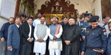 राज्यपाल पहुंचे बांके बिहारी मंदिर