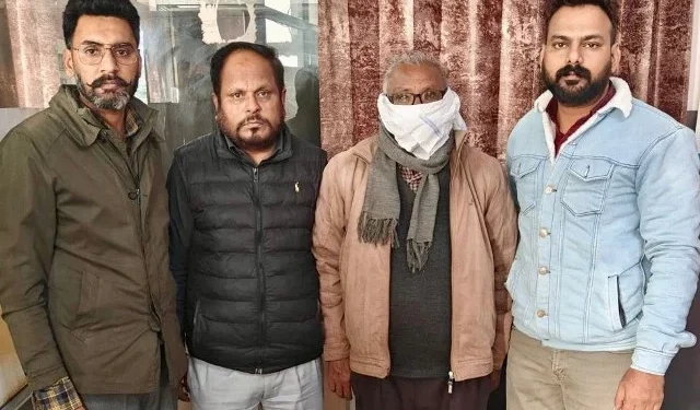 रिश्वत मामले में एक काबू