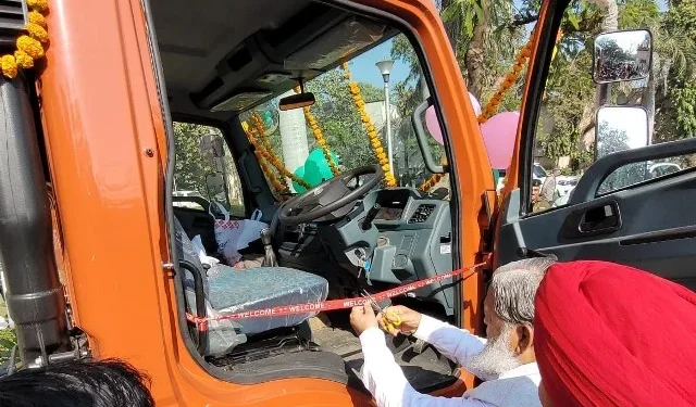 विज ने अंबाला में सीवरेज साफ करने वाली मशीन का उद्घाटन