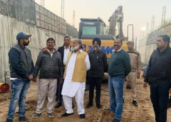 विज ने किया टांगरी बांध रोड से सेक्टरों को जोड़ने वाली रोड का निरीक्षण