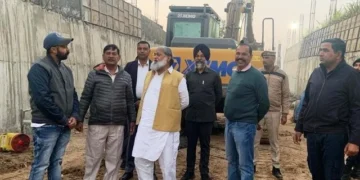 विज ने किया टांगरी बांध रोड से सेक्टरों को जोड़ने वाली रोड का निरीक्षण