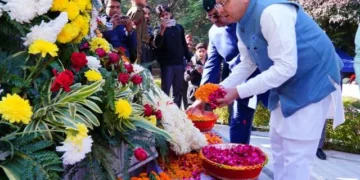 विजय दिवस समारोह में सीएम ने दी शहीदों को श्रद्धांजलि