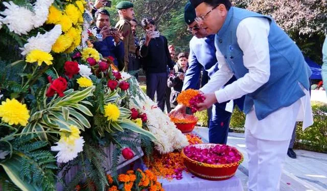 विजय दिवस समारोह में सीएम ने दी शहीदों को श्रद्धांजलि